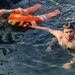 Буй с дистанционно спасява на морето!