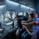 УЖАС В НЕБЕТО: Самолетен прозорец се счупи по време на полет!