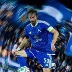 Левски остави реванша да диша