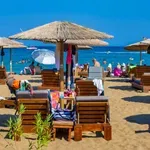 Глобяват 1000 евро за тенис и псуване на карти в Гърция
