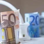 Проверете сметката си! КЕВР обяви компенсациите за тока за юни