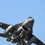 НА ЕДИН ХВЪРЛЕЙ ОТ БЪЛГАРИЯ: Румънски изтребител F-16 свали дрон след руска атака