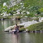 ПРЕКРАЧИХА ЗАБРАНАТА: Двама чужденци се изкъпаха в рилското езеро Рибното