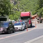 КОЛОНА НАД 5КМ ЗА ГЪРЦИЯ: Катастрофа блокира Кресненското дефиле