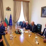 Самолети срещу пожари и нова техника за армията: България преговаря с Leonardo