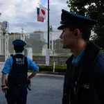 КРЪВ И НОЖ: Полицията простреля фатално мъж в Осака