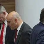 ДБ с остър удар по кабинета „Радев“: 100 дни без промяна