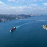 Атакуван с дрон танкер затвори Босфора в двете посоки