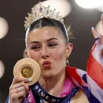 Златни обеци от мама и татко донесли късмет на Ейми Хънт