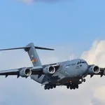 Американски военен самолет кацна неочаквано в Москва