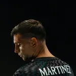 Емилиано Мартинес е в болница със сътресение на мозъка