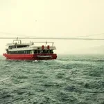 Ферибот с 243 души на борда потъна