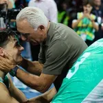 Стоичков утеши волейболистите след загубата от Германия