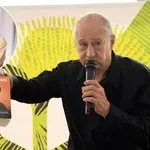 Павел Поппандов изковал полилея на Лили Иванова