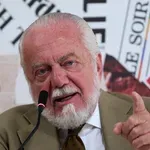 Наполи планира нов стадион, президентът скочи на ултрасите