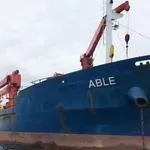 Поразеният от дрон кораб „ABLE“ напусна българските води
