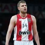 Силната игра на Везенков не достигна на Олимпиакос при загуба от Фенербахче в Евролигата