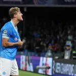 В Наполи знаят - трансферът на Хойлунд в Наполи е само формалност