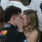 Шампионската целувка на Ландо Норис (видео + снимки)