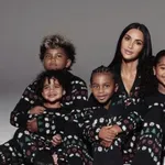 Коледа по пижами: Ким Кардашян, Хайди Клум и нашият Тото показаха най-сладката празнична тенденция! (СНИМКИ)