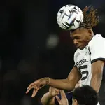 Челси води преговори за френски защитник