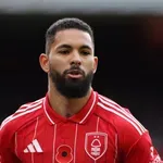 Астън Вила си връща бразилски халф