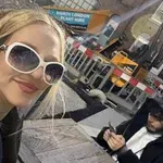 Любов, музика и още нещо: Мила Роберт и Бенджи обикалят Лондон