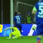 Феноменалната реакция на Кристиан Томов срещу Левски