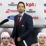 Скандал в Швейцария! Уволниха селекционер заради фалшив COVID сертификат