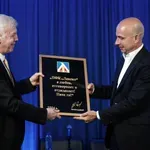 Вижте какъв емоционален подарък направи Сираков на Бостанджиев