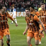 Шахтьор Донецк наказа АЕК с два късни гола в Шампионската лига