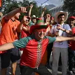 Фенове на Мароко вилняха в Амстердам и Хага