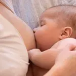 Гърдите по време на кърмене: Как изглеждат, защо се променят и какво можеш да направиш