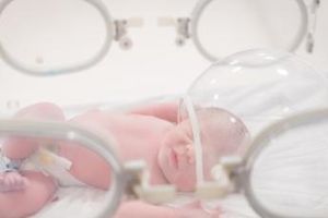 Учени: Недоносените бебета усещат по-силно болката