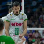 Капитанът на България и Богданка дишат във врата на лидера в Полша