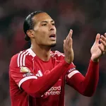 Ван Дайк с историческо постижение в Шампионска лига