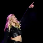 Ели Голдинг на 39: Гласът, който продължава да озарява света (СНИМКИ)