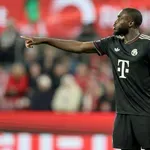 Официално: Дайо Упамекано подписа нов договор с Байерн