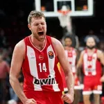 Александър Везенков и Олимпиакос ще играят в България