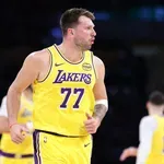 Лука Дончич с впечатляващо завръщане в дербито на Лос Анджелис