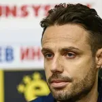 Любимец 13 слиза от голямата сцена със зрелищно шоу