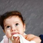 Как да се справите с повръщане или хълцане след хранене при 11-месечно бебе?