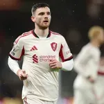 Не Слот, а шефовете на Ливърпул са тропнали по масата за Робъртсън