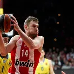 Везенков и Олимпиакос не сбъркаха и срещу Промитеас за 17-и пореден успех