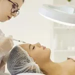 На 16 и с ботокс: Историята на edna тийнейджърка за „превантивна красота“