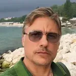 „Не бъдете скромни, а пищни“: Владимир Карамазов разсмя последователите си с видео в Instagram