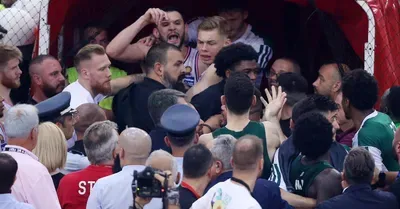 Το "δεν σας ακούω" του Ναν και η απάντηση Παπανικολάου- Ο λόγος της έντασης