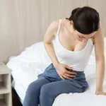 Štiri navade, zaradi katerih se med menstruacijo lahko slabše počutite