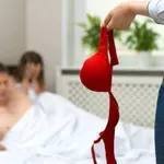 Ali lahko vara tudi človek, ki je v zvezi srečen?