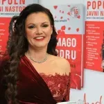 Andreja Jernejčič izdala zvočno knjigo Brez treme na oder